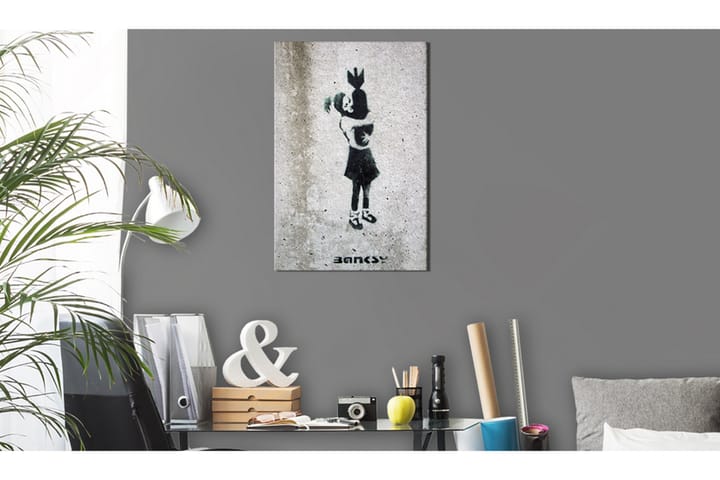 Taulu Bomb Hugger By Banksy 60x90 - Artgeist sp. z o. o. - Canvas-taulu - Seinäkoristeet